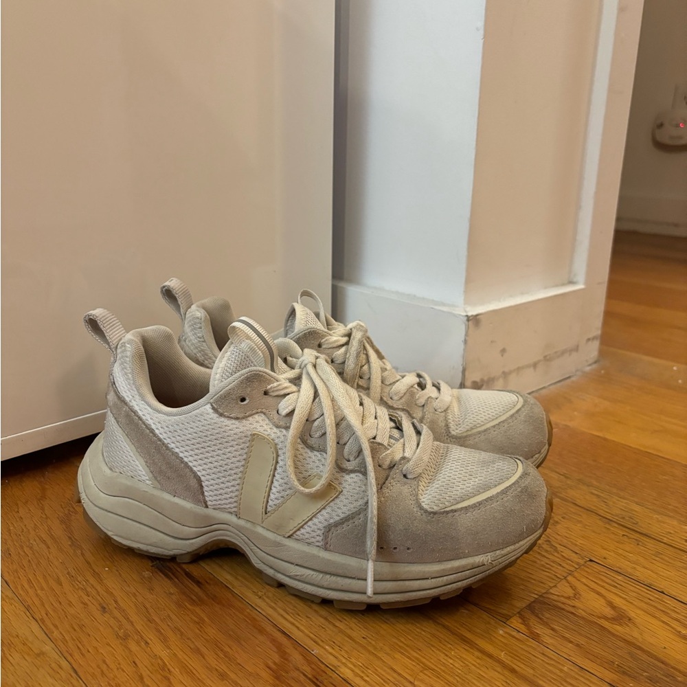 Vejas Venturi- well worn size 6